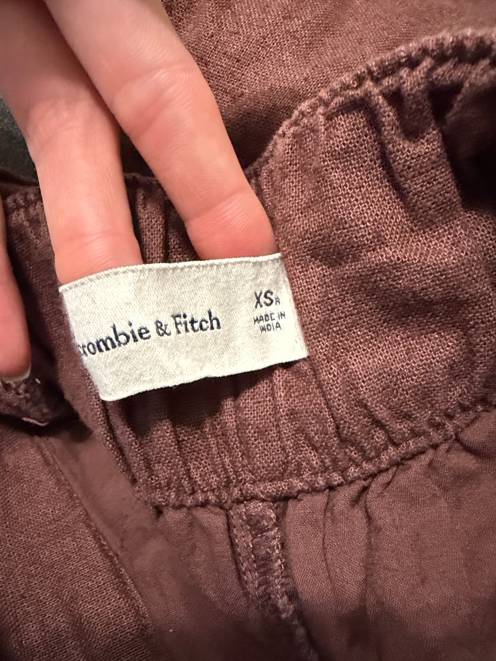 Abercrombie & Fitch High-Waist Pleated Shorts — Deep Brown - Picture 3 of 3